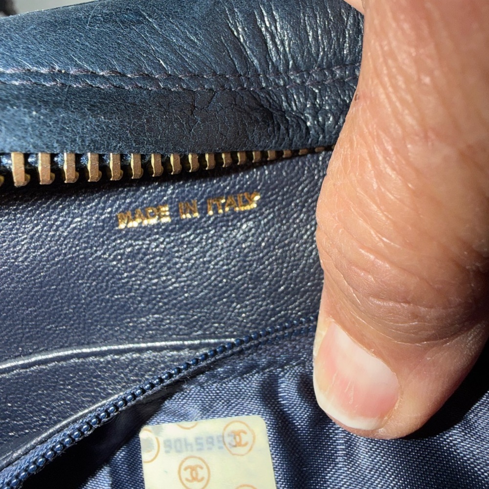 CHANEL Navy and White Lambskin Camera Shoulder Bag with Gold Chain - Picture 3 of 7